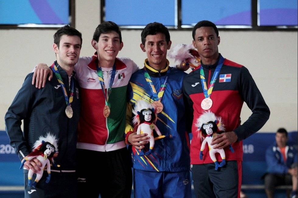 Zelaya luce su medalla de plata
