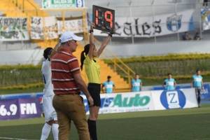 https://www.publinews.gt/gt/deportes/2018/07/22/el-partido-de-presentacion-de-comunicaciones-tuvo-una-invitada-especial.html