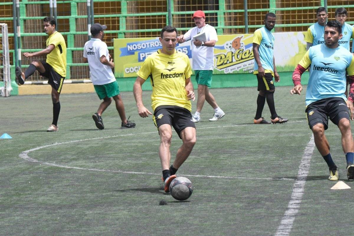 Pappa realizó su primer entreno con Petapa