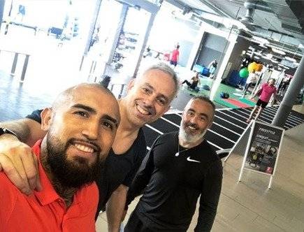 Vidal se quedó con Juan Ramírez y su representante Fernando Felicevich / imagen: Instagram Arturo Vidal