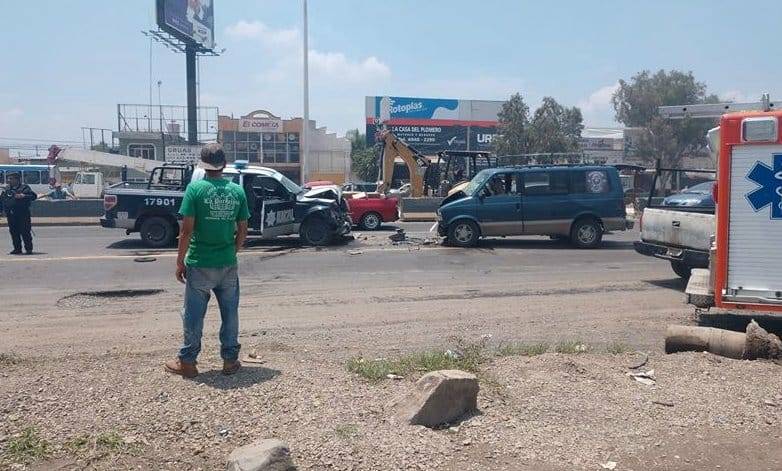 Asesinan a policía de Tlaquepaque cuando inspeccionaba un vehículo Patrulla accidentada, colisionó contra un trailer en Periférico y carretera a Chapala cuando acudía al lugar del ataque.