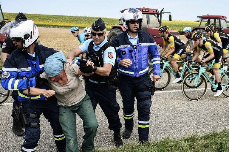 La seguridad tuvo que intervenir para calmar a los protestantes