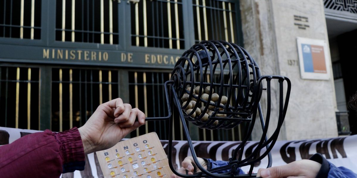La renuncia del ministro Varela era el premio al primer lugar: estudiantes realizan bingo en rechazo a las polÃ©mica declaraciones