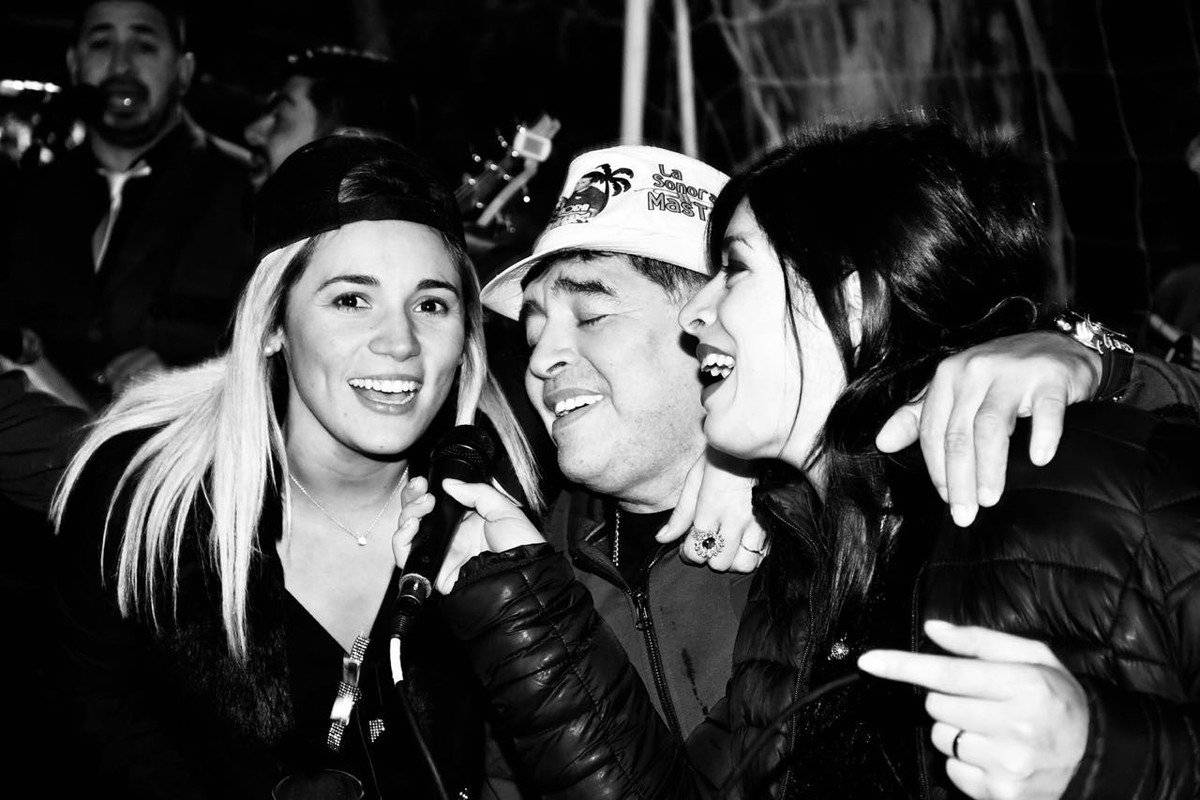 A Maradona se le pudo ver muy contento durante la fiesta