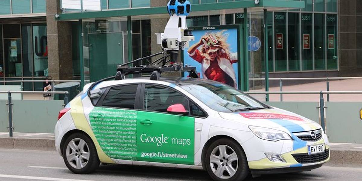 Esta mujer revisaba tranquilamente Google Maps, cuando encontró a su esposo e hijo en situación bastante comprometedora