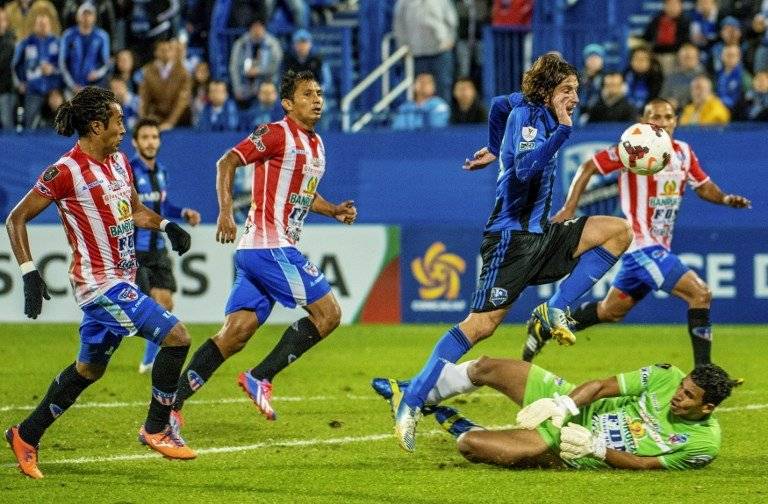Calderón en un partido internacional con Heredia