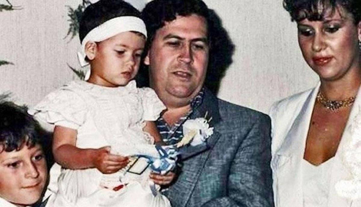 Escobar junto a su hija