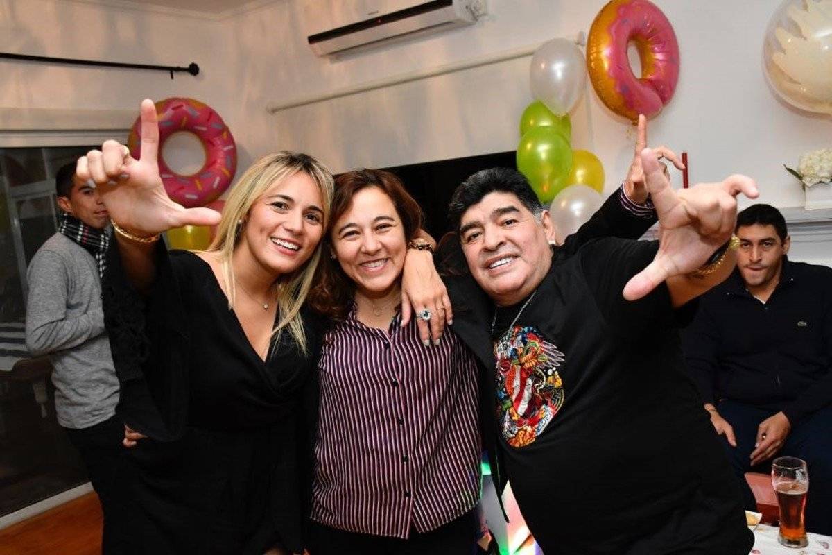 Maradona junto a su novia, Roció Oliva