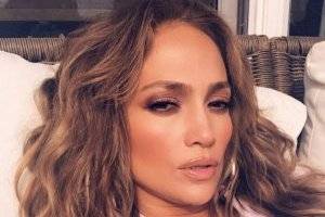 Critican a Jennifer López por alegadamente mostrar sus partes íntimas