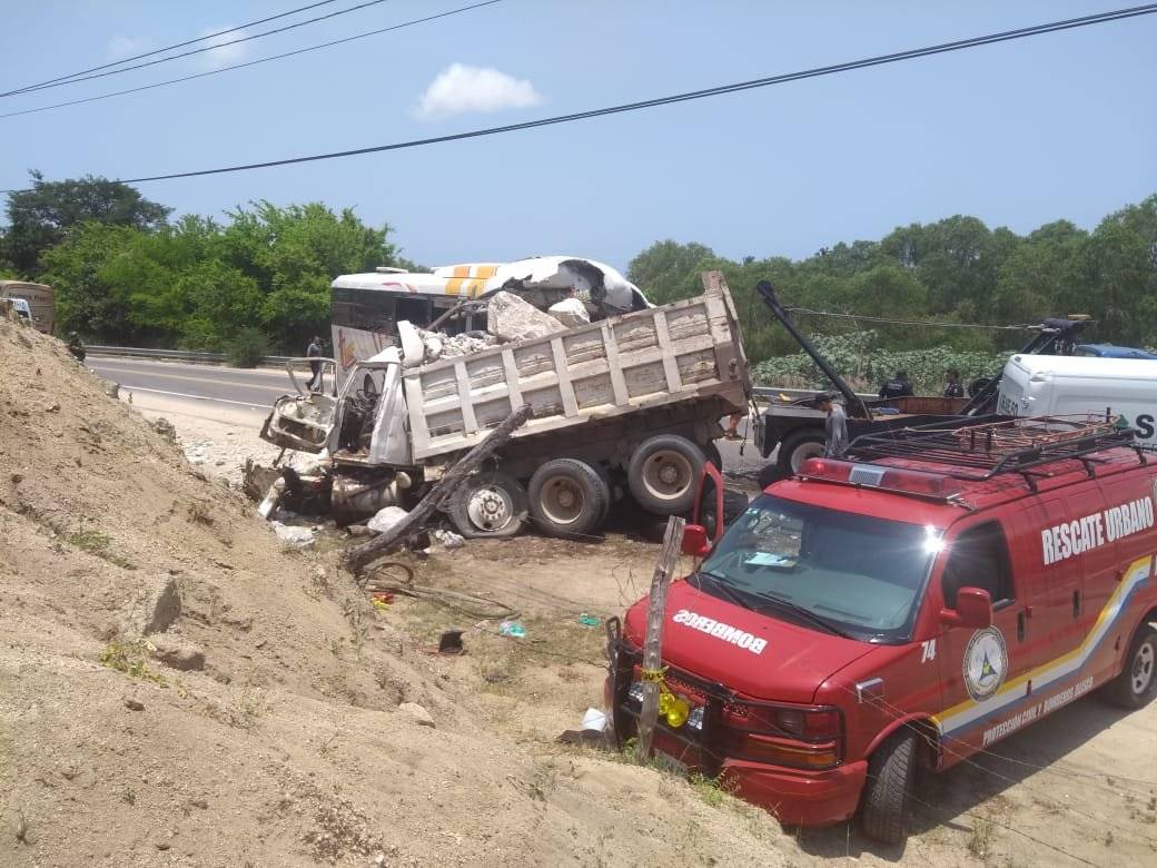 Accidente en los límites de Jalisco y Colima deja cuatro muertos