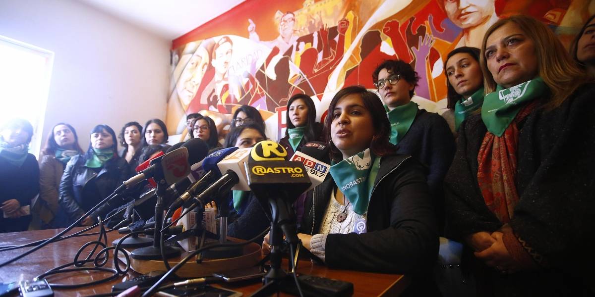 Chile: apuñalaron a tres chicas por manifestar a favor del aborto libre