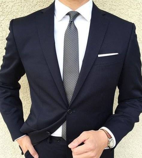 Un traje: la pieza que no debe faltar en el guarda ropa de papá
