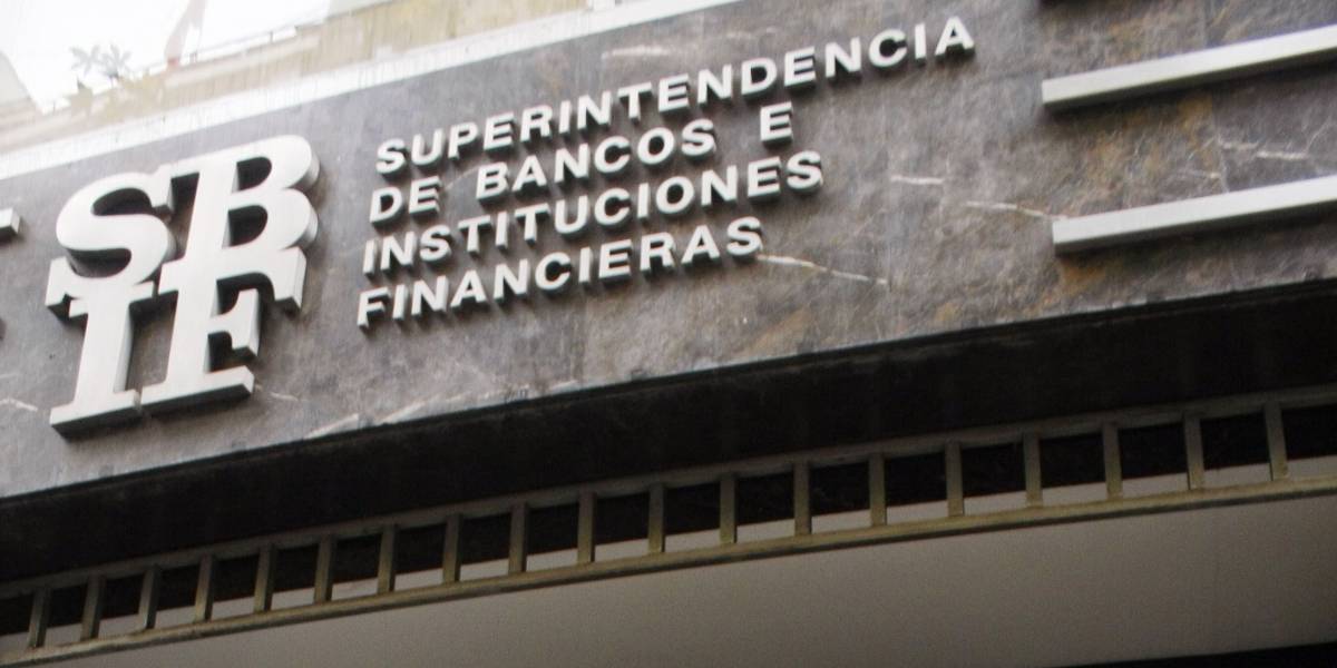Caso filtración tarjetas de crédito: Esta es la denuncia que presentó la SBIF ante la Fiscalía Centro Norte