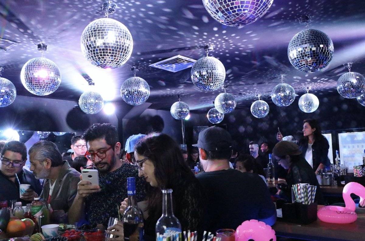 LaTienda Azul 24/7 te da artículos para tus fiestas a cambio de tus posteos en redes sociales