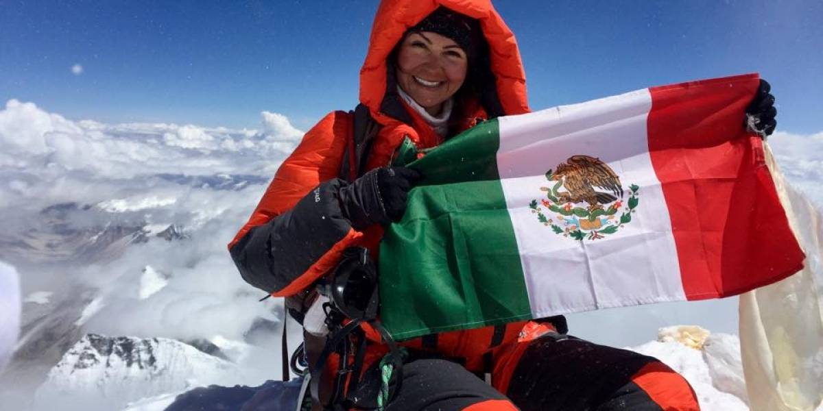 Una mujer mexicana es la primera latina en escalar la segunda montaña más alta del mundo