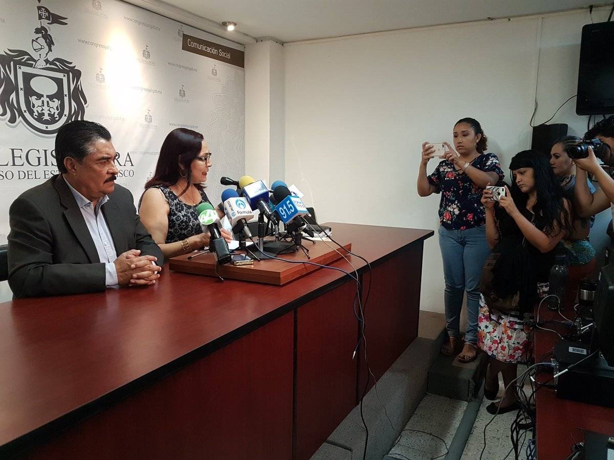 Diputada acusada de nepotismo da baja a su hijo en el Congreso del Estado