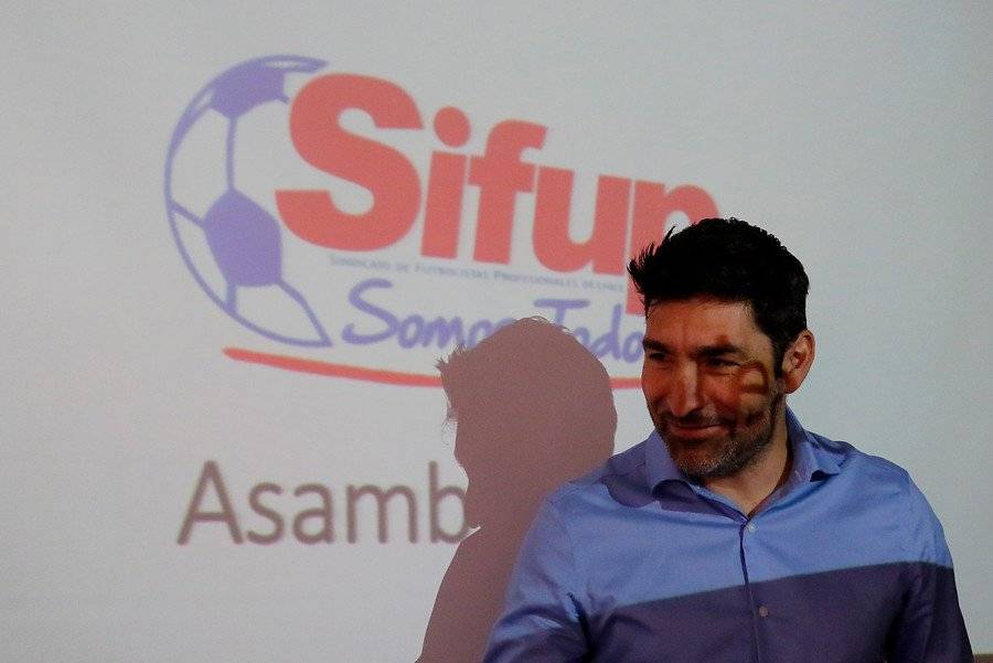 Gamadiel García, presidente del Sifup, salió en defensa de Mauricio Pinilla / Foto: Agencia UNO