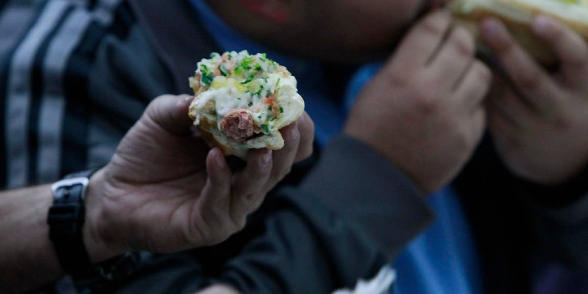 Asà se alimentan los estudiantes chilenos: Solo un 28% se fija en los nutrientes como prioridad para comprar comida