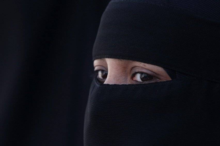 Prohibiciones a burqa y niqab