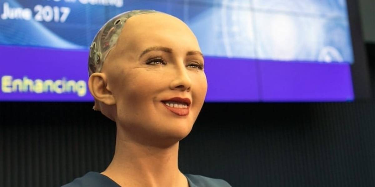 El androide Sophia y el líder de la cienciología: Las extrañas condecoraciones en Colombia