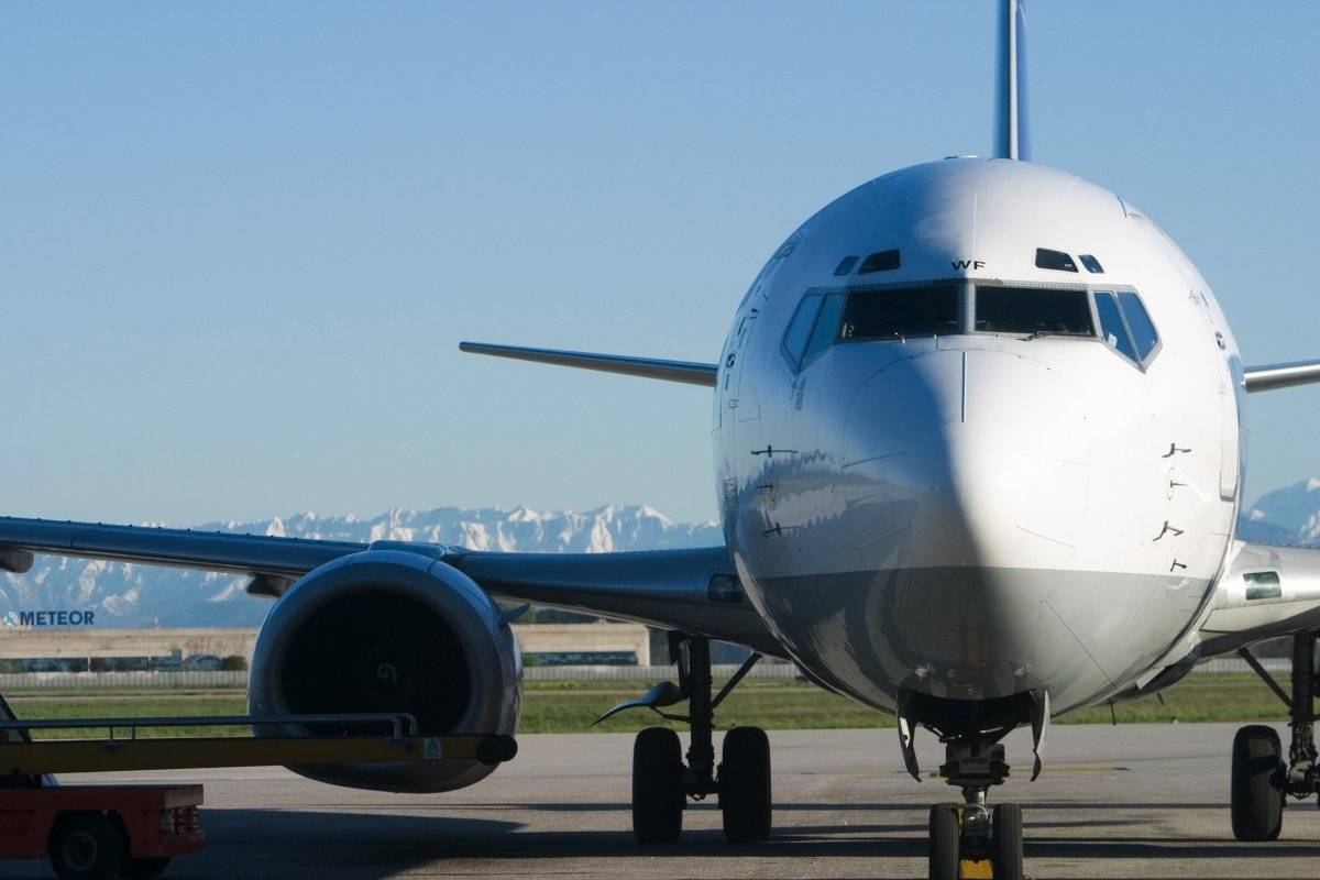 hombre intenta robar un avión