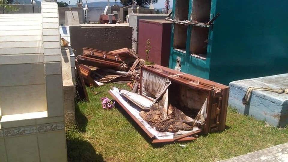Profanan tumbas en Tepatitlán, se llevan los cráneos de cuatro cadáveres