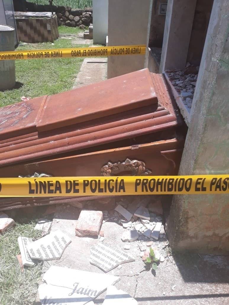 Profanan tumbas en Tepatitlán, se llevan los cráneos de cuatro cadáveres