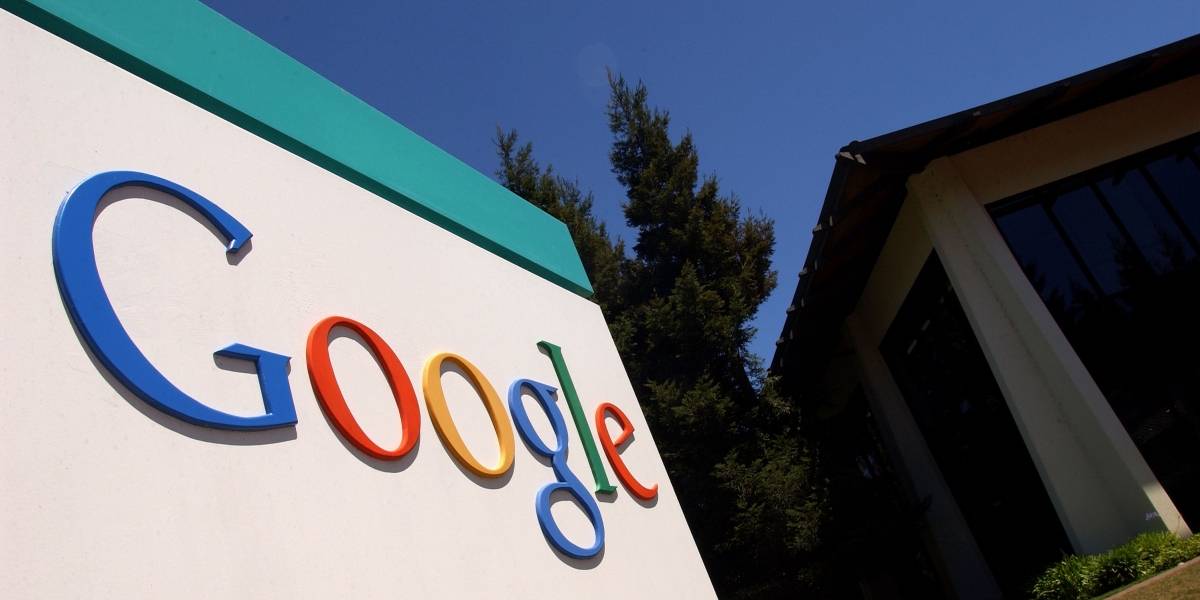 Demandan a Google por supuestamente discriminar a personas mayores de 40 años por no darles trabajo