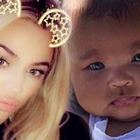 Khloé Kardashian insiste en "cambiar" los ojos de su bebé y los fans están muy molestos