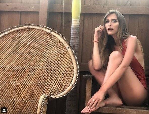 Ángela Ponce, Miss España, se muestra en bikini