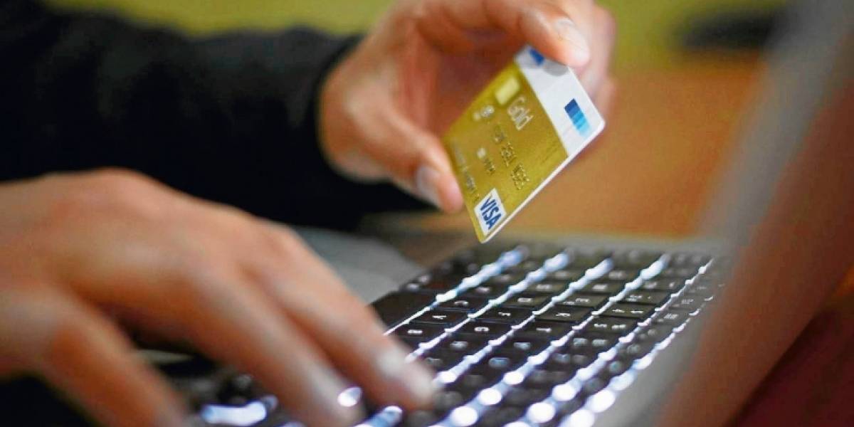 Acusan a Facebook de pedir datos de clientes bancarios y estalla nueva polémica