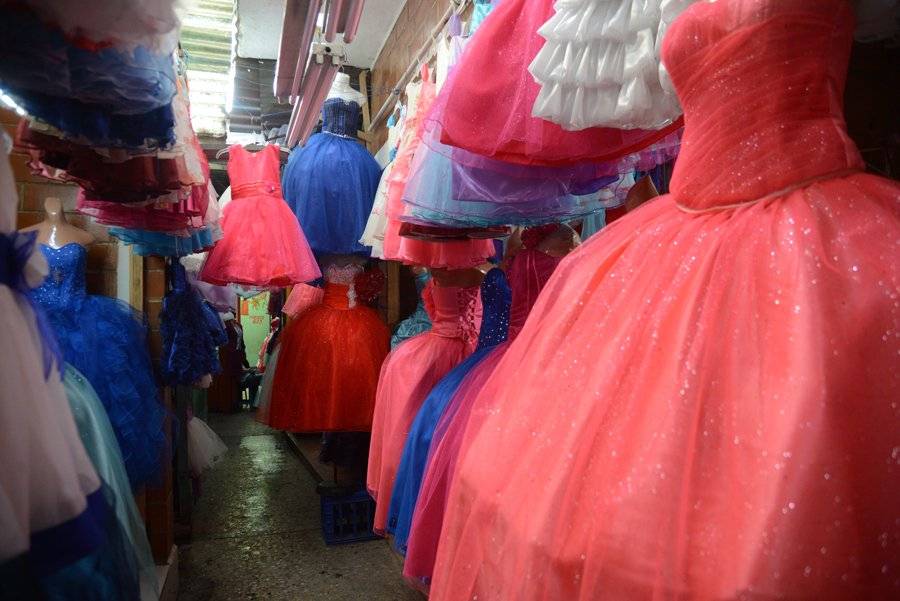 Vestidos en el mercado Sur Dos