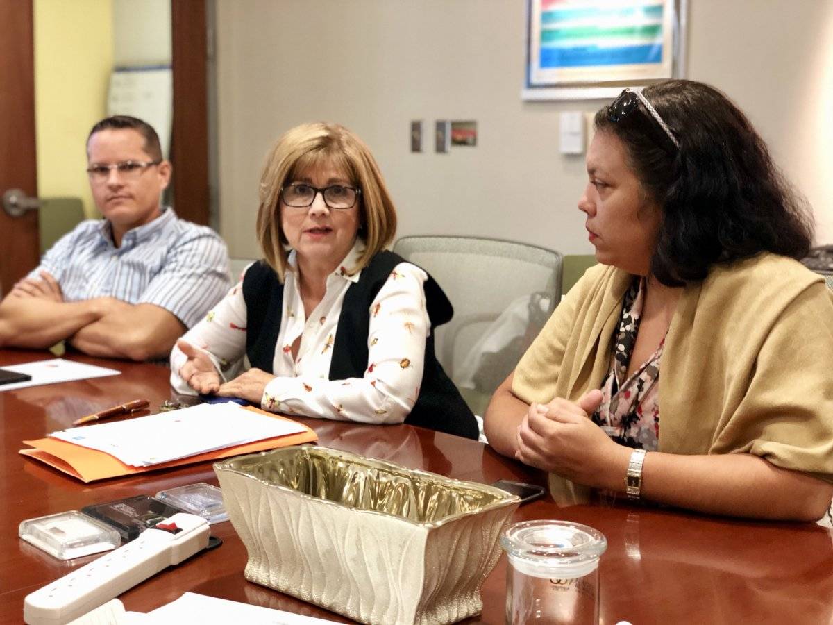 De izquierda a derecha, el doctor Raúl Colón, la doctora Mayra Vega y la doctora Iadelisse Cruz, profesores de la Escuela de Farmacia del RCM. / Foto: David Cordero Mercado