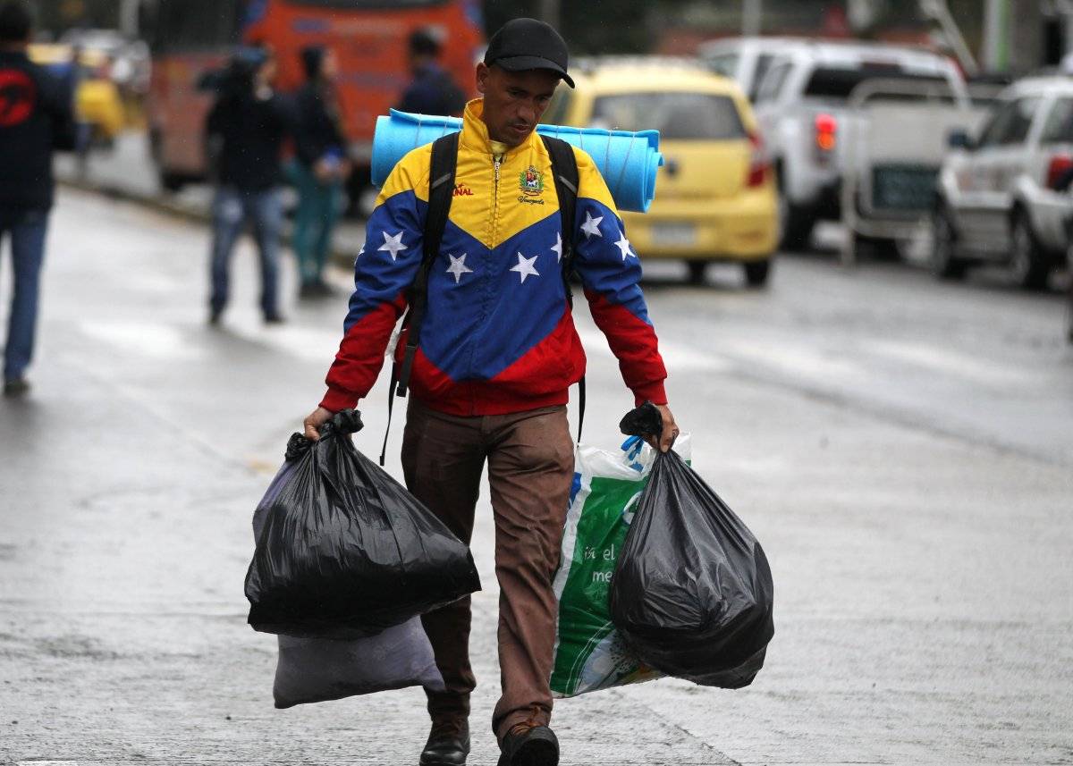 Venezolano huyendo de su país