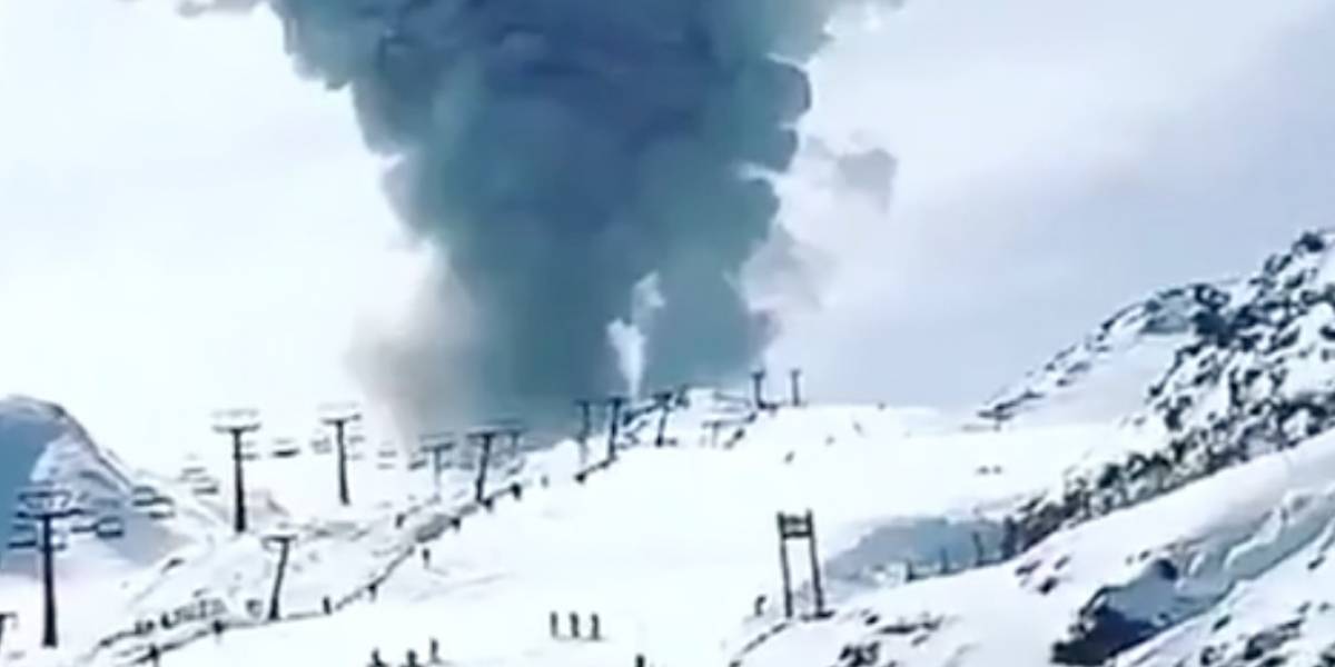 Videos captan nuevo pulso eruptivo del volcán Nevados de Chillán Videos captan nuevo pulso eruptivo del volcán Nevados de Chillán