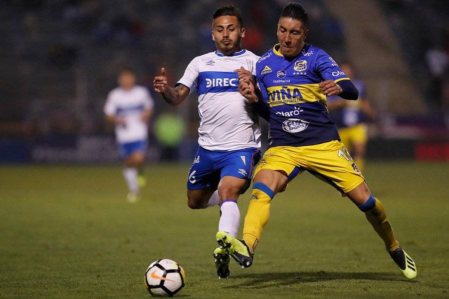 Marcos Bolados pelea por un puesto con Munder en la UC / Foto: Photosport