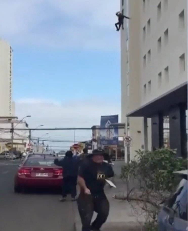 Ecuatoriano murió tras saltar de la ventana de un hotel en Chile