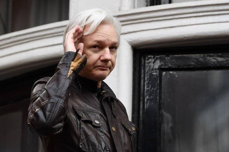 Julian Assange en la embajada ecuatoriana en Londres