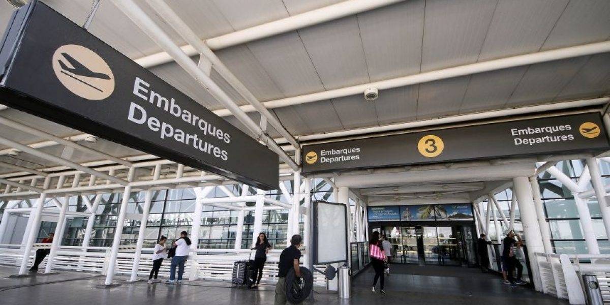 Niña de 14 años muere inesperadamente a bordo de un avión Niña de 14 años muere inesperadamente a bordo de un avión