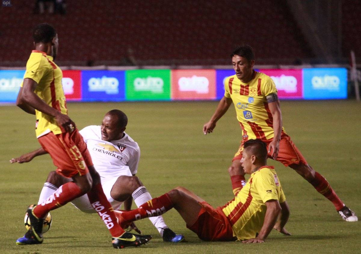 Liga de Quito recibió sanción por insultos racistas a Henry Quiñonez