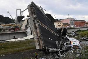https://www.publimetro.com.mx/mx/bbc-mundo/2018/08/14/cuales-son-las-posibles-causas-del-tragico-desplome-del-puente-de-genova-en-el-que-fallecieron-decenas-de-personas.html