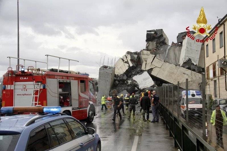 Derrumbe puente en Génova, Italia. AP