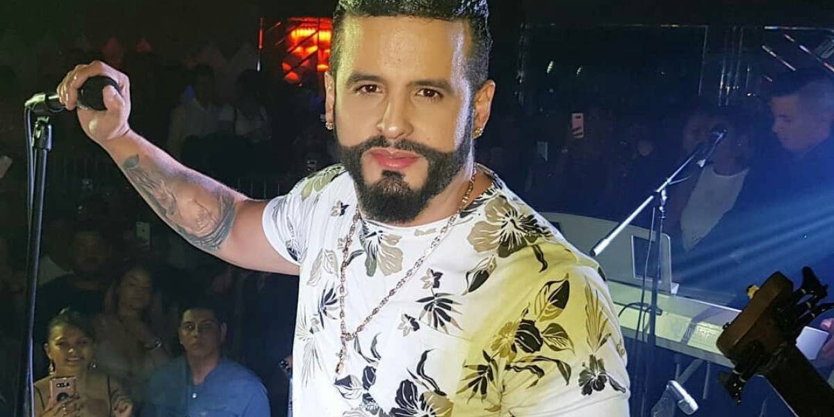 El extraño peinado de este cantante colombiano fue motivo de burlas y memes en las redes sociales