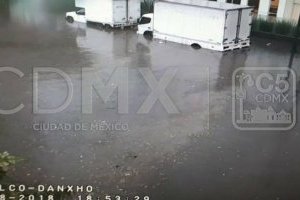 Lluvia y granizo deja fuertes inundaciones en Miguel Hidalgo