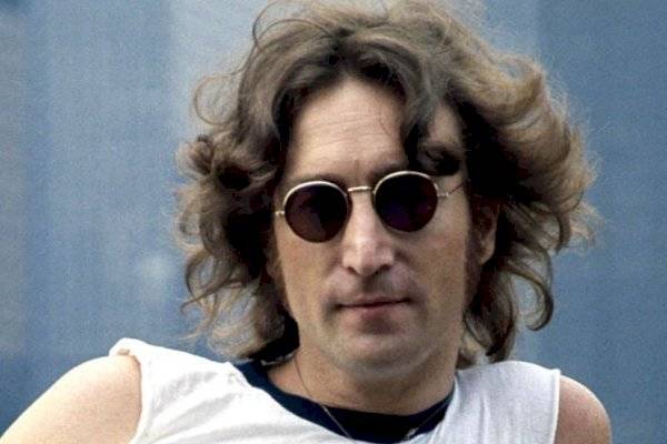 Subastan el disco que John Lennon le firmó a su asesino horas antes de ser baleado