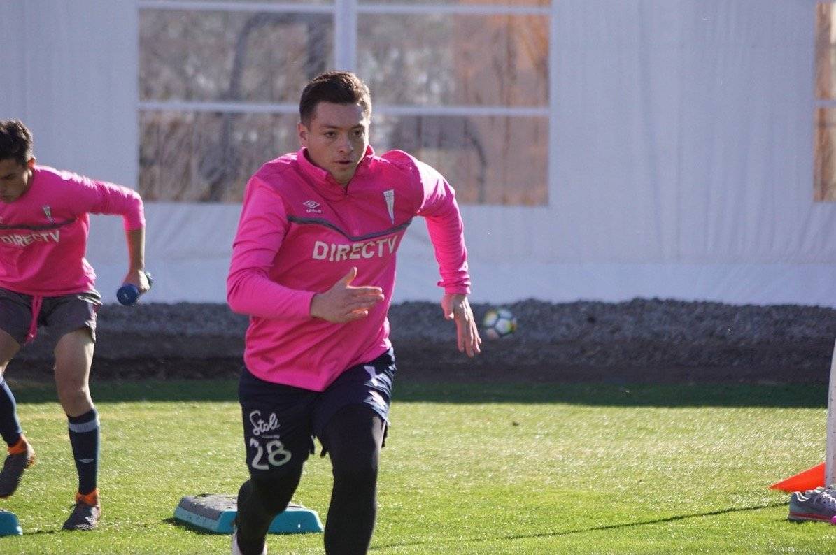 Yerco Oyanedel podría reemplazar al lesionado Cristián Álvarez en la UC / Foto: cruzados.cl