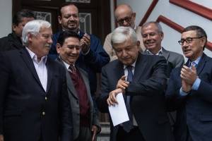 AMLO anuncia fusión de Liconsa y Diconsa