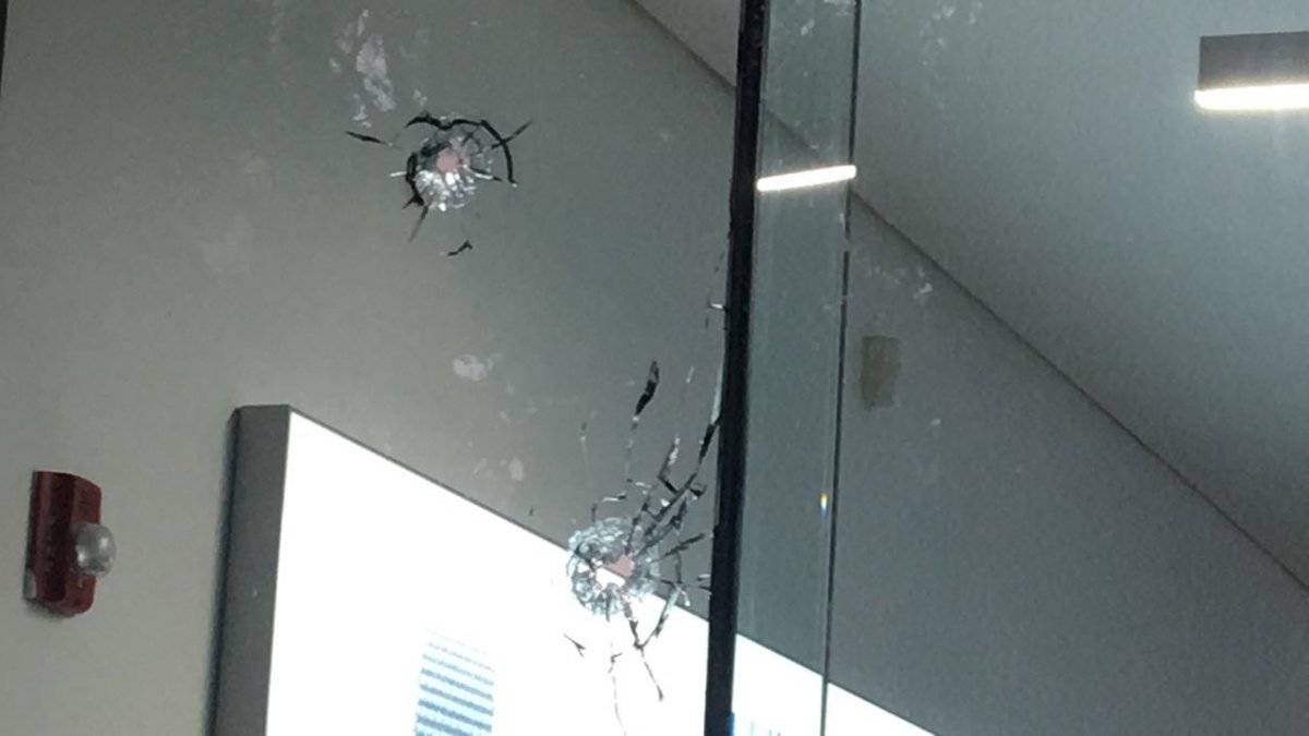 Balacera en centro comercial tapatío, un muerto y tres heridos