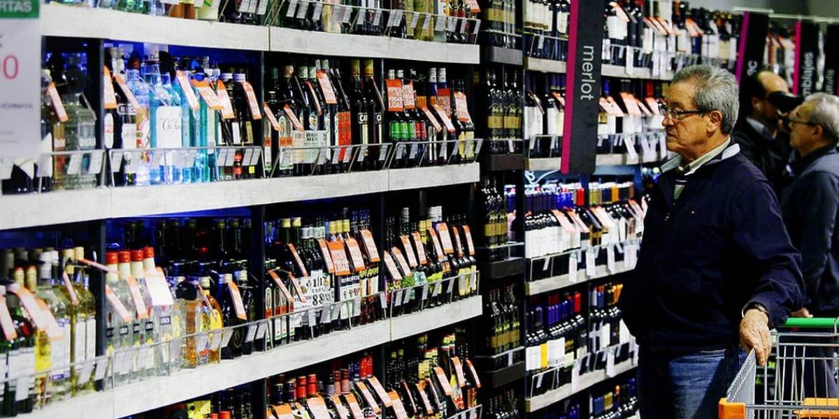 Denuncian que bolsa ecológica comercializada por supermercado Líder contendría plástico