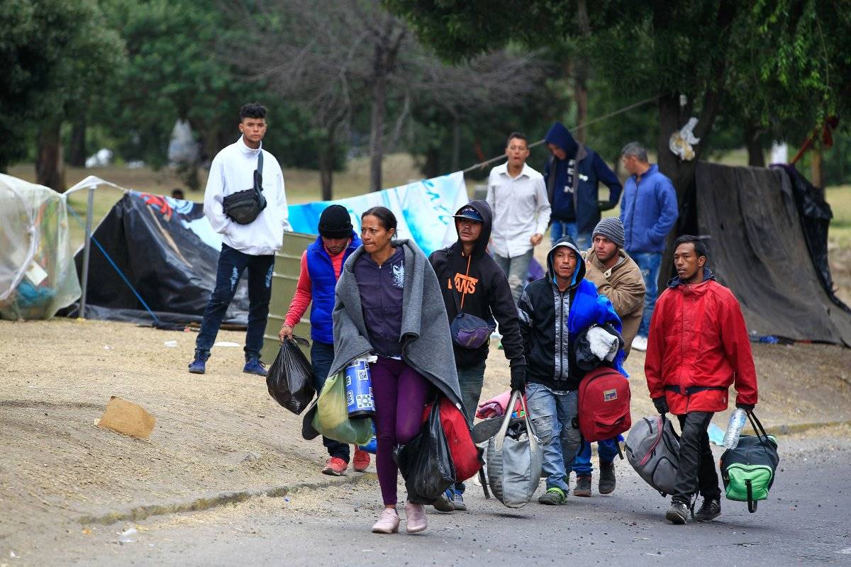 Ecuador: Cientos de emigrantes venezolanos que se hallaban a la intemperie son trasladados a refugios temporales